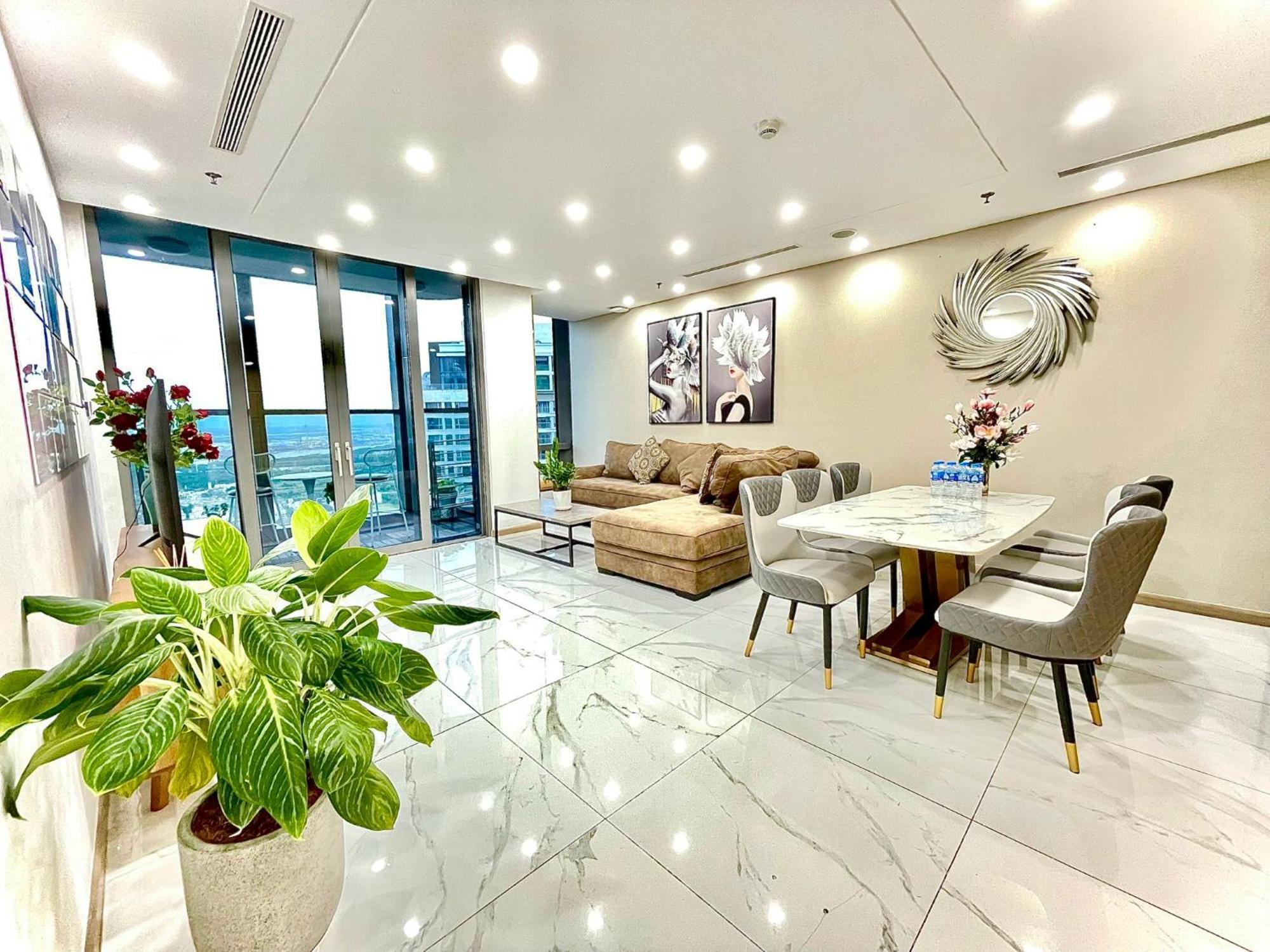 The Vinhomes Park - The Buildings Surrounding Landmark 81