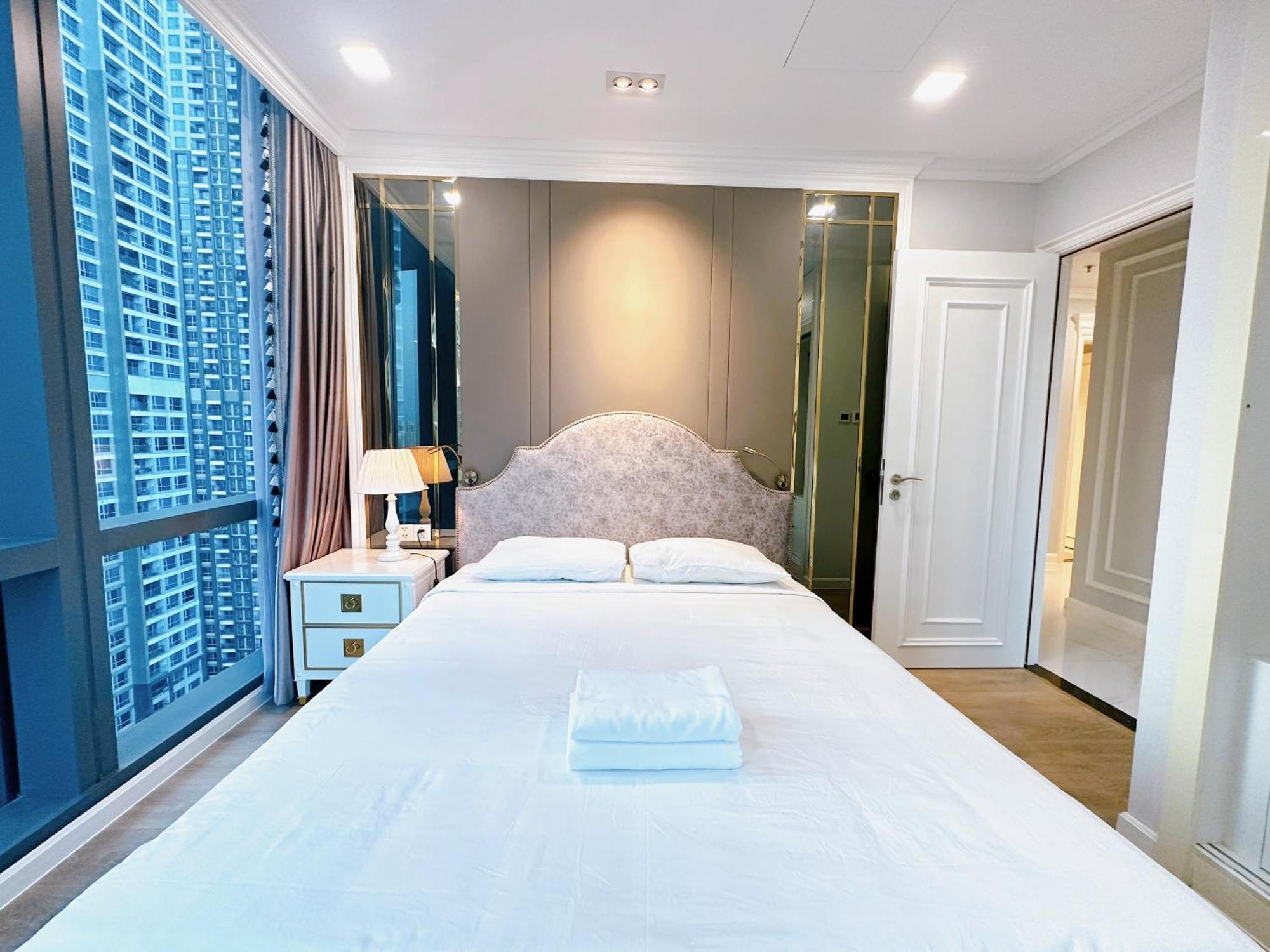 The Vinhomes Park - The Buildings Surrounding Landmark 81 Apartment